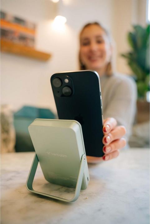 Actual product image Verbatim Power Bank mit Standfuss mag.wireless 10000mA grün 32259 (10000 mAh)