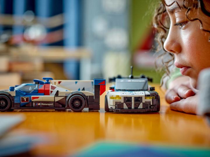 Produktbild LEGO BMW M4 GT3 & BMW M Hybrid V8 Rennwagen (76922, LEGO Speed Champions)