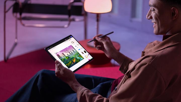 Produktbild Lenovo Plus (nur WLAN, 12.70", 256 GB, Tidal Teal)