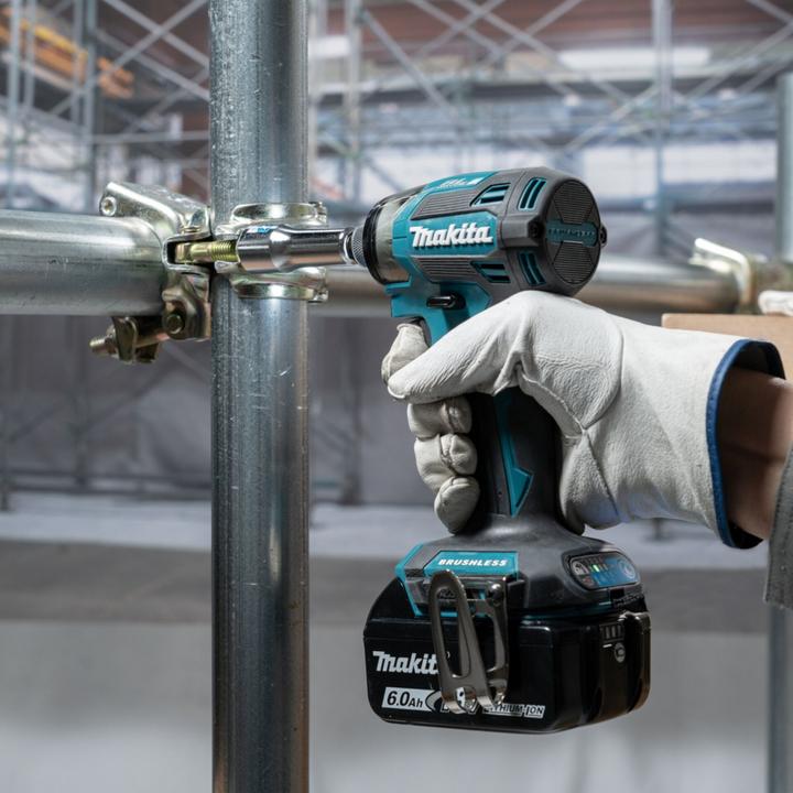 Actual product image Shots Makita DTD 173 RTJ Akku Schlagschrauber 18 V 180 Nm 1/4“ Brushless + 2x Akku 5,0 Ah + Ladegerät + (Rechargeable battery operated)