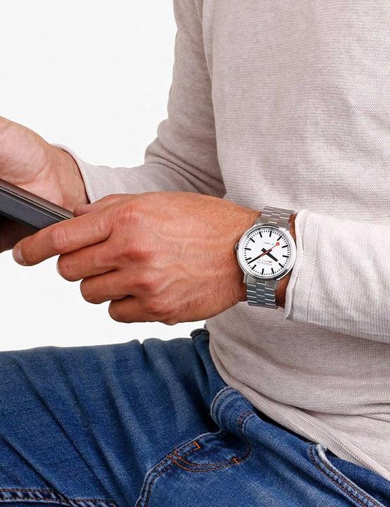 Actual product image Mondaine The Original (Analogue wristwatch, 41 mm)