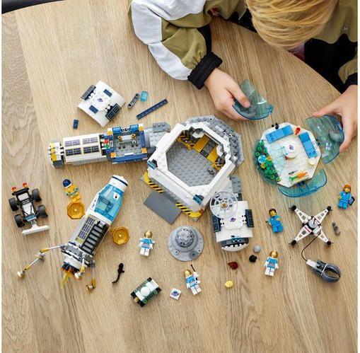 Actual product image LEGO Lunar Research Base (60350, LEGO City)