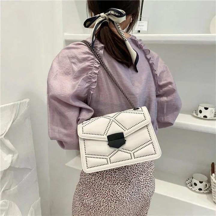 Only-Bags.Store Vintage Nietenkette Kleine Umhängetaschen für Klappe PU Leder Mode