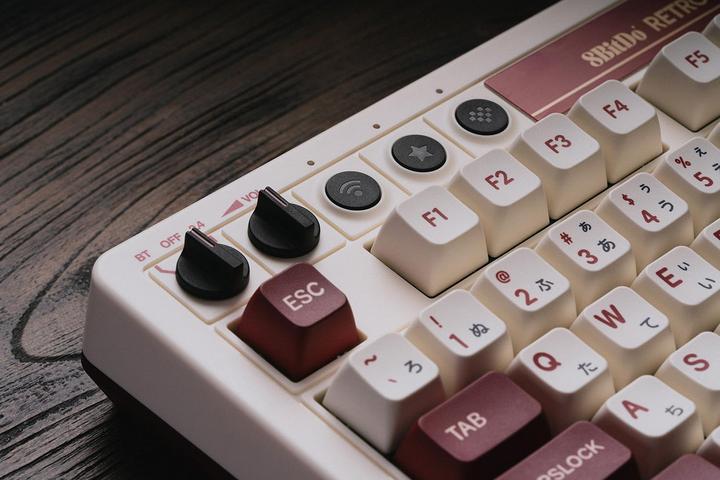 Produktbild 8bitdo Mechanische Tastatur Hot Swappable 87 Keys (Eng. Int., Kabellos)