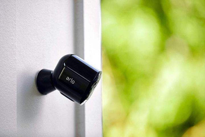 Actual product image Arlo Pro 3 Spotlight, kit 2 cameras black (2560 x 1440 Pixels)