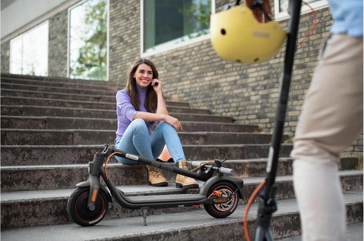 Productafbeelding Segway-Ninebot KickScooter F40D II van Segway (20 km/h, 40 km, 350 W)