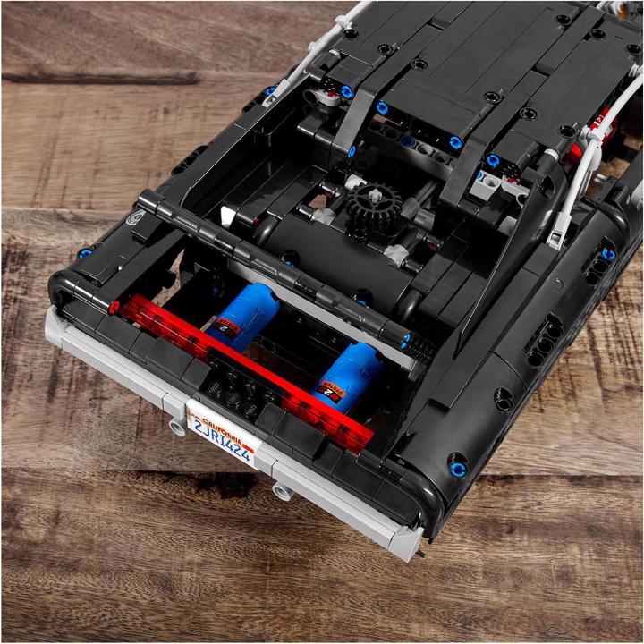 Actual product image LEGO Dom's Dodge Charger (42111, LEGO Technic)