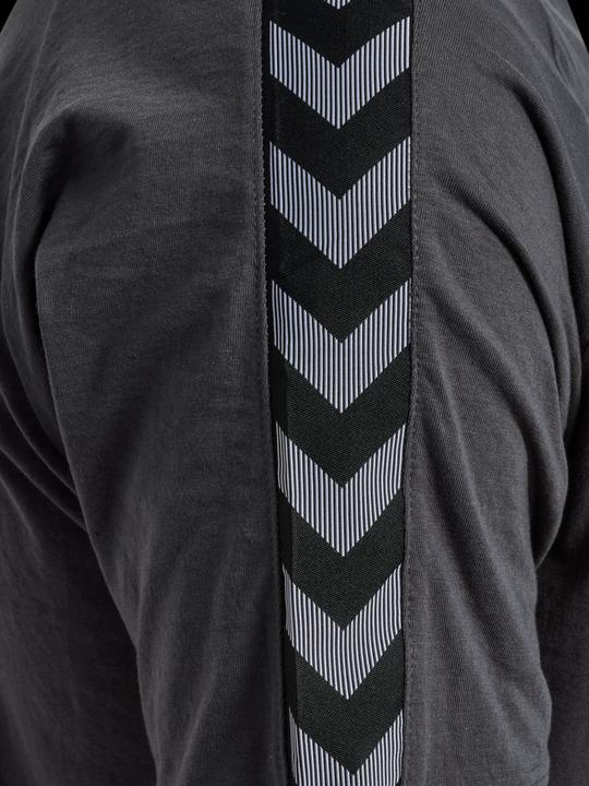 Actual product image hummel Authentic Training Tee (S)