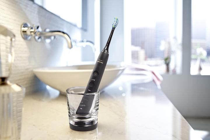 Actual product image Philips Sonicare DiamondClean Smart 9400 HX9917/89 Sonic electric toothbrush with app (Sonic toothbrush)