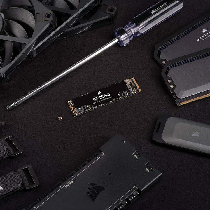Actual product image Corsair MP700 PRO (4000 GB, M.2 2280)