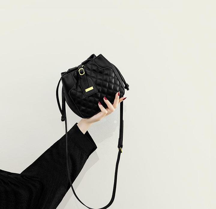 Produktbild Only-Bags.Store Schicke Mini Crossbody Bucket Bag - Kollektion Frühjahr/Sommer 2024, luxuriöse Textur