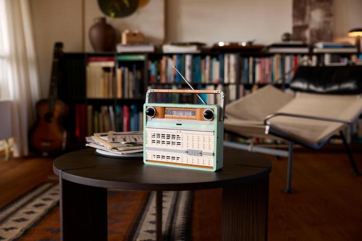 Actual product image LEGO Retro portable radio (10334, LEGO Icons, LEGO Rare Sets)