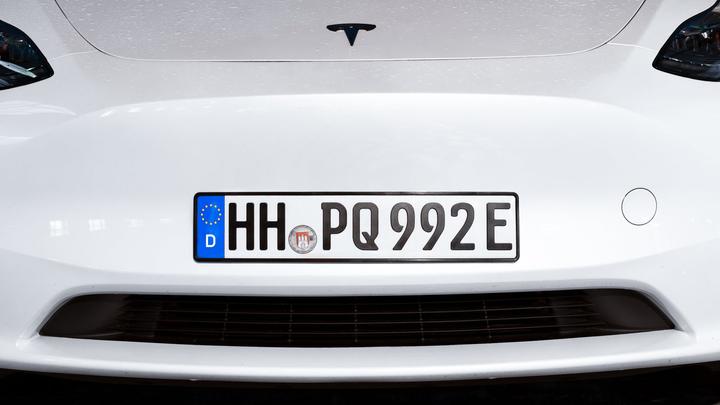 Produktbild Ivality Legaler Magnet-Kennzeichenhalter für Tesla Model 3/Y (Front + Heck)