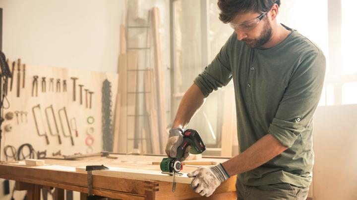 Produktbild Bosch Home & Garden AdvancedCut 18