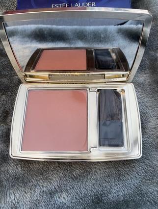 Produktbild Estée Lauder Beautiful Magnolia (Sensuous Rose)