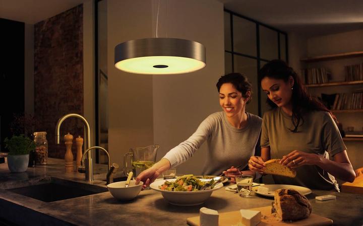 Immagine prodotto Philips Hue Base della fiera della tinta BT (3000 lm)