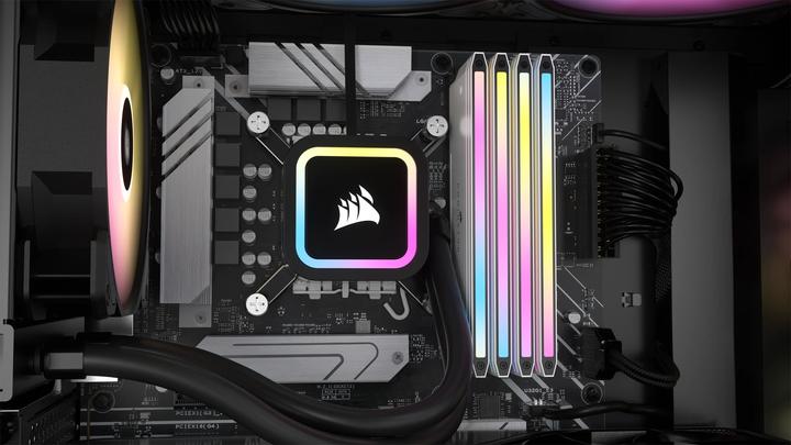 Image du produit Corsair Dominator Titanium RGB (2 x 48 Go, 6400 MHz, RAM DDR5, DIMM)