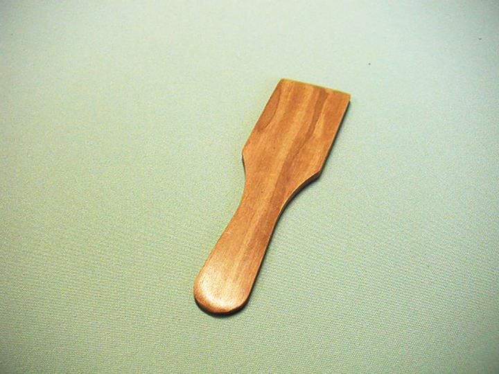 Actual product image Bérard Raclette spatula olive wood 13 cm