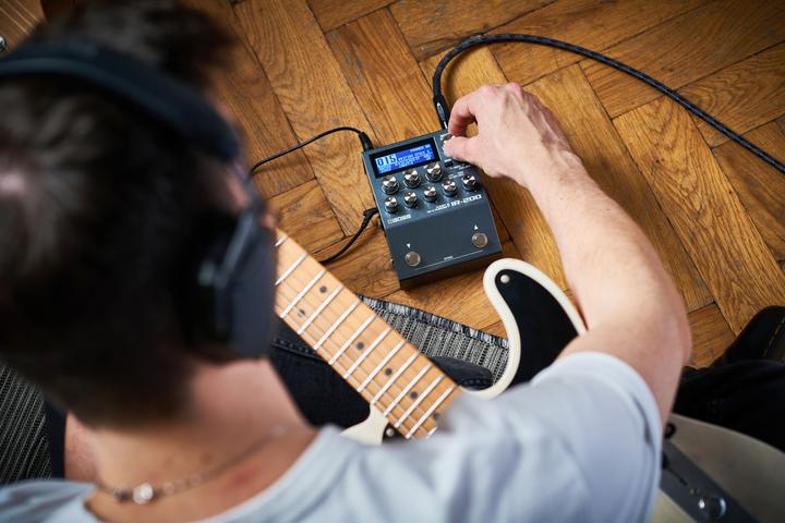 Immagine prodotto BOSS (Electronics) Amplificatore IR-200 e armadio IR (Chitarra, Spigola)