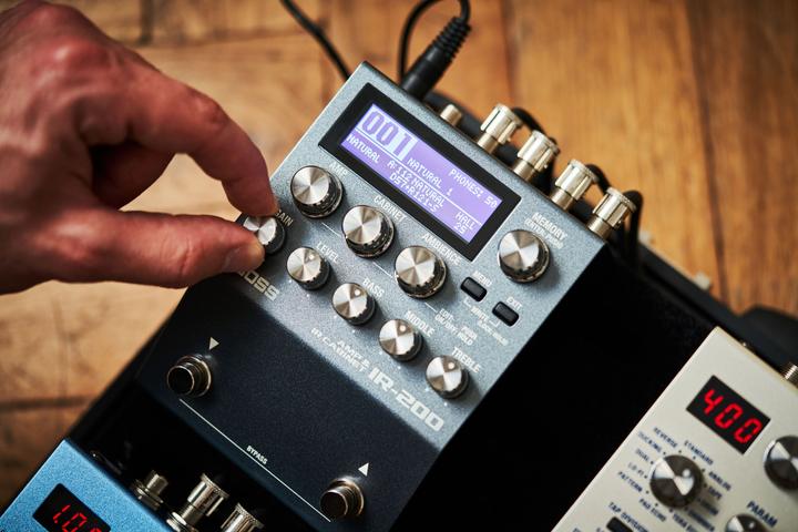Immagine prodotto BOSS (Electronics) Amplificatore IR-200 e armadio IR (Chitarra, Spigola)