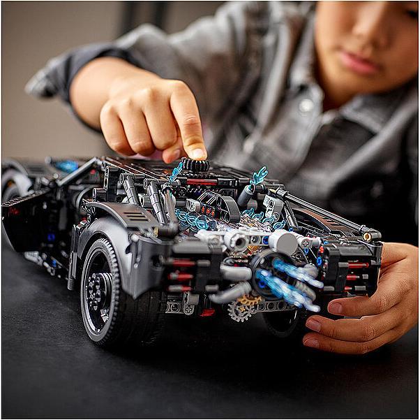 Actual product image LEGO Batman's Batmobile (42127, LEGO Technic)