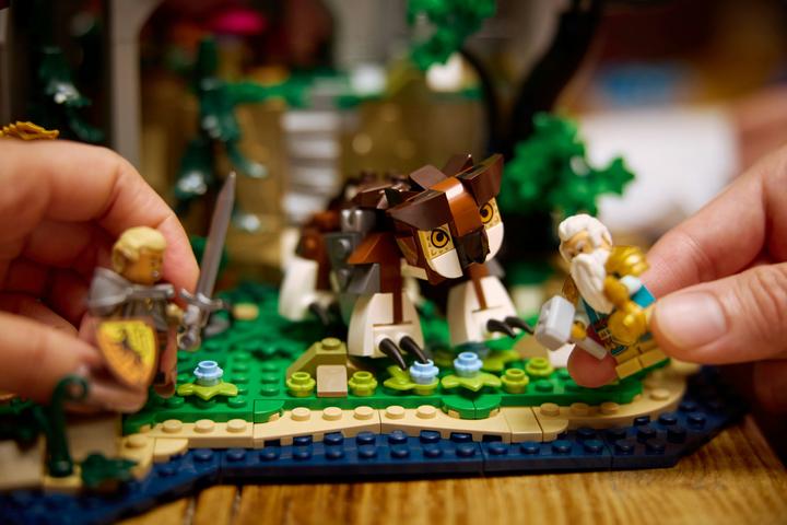 Produktbild LEGO 21348 Dungeons & Dragons: Die Sage vom Roten Drachen (21348, LEGO Ideas, LEGO Seltene Sets)