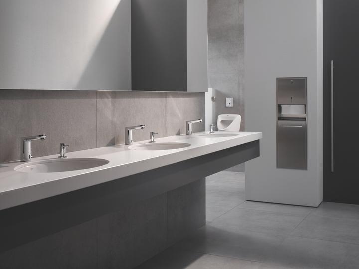 Actual product image Grohe Eurosmart CE infrared washbasin faucet with temperature regulation