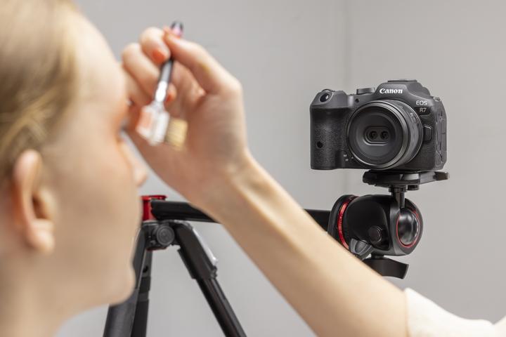 Actual product image Canon RF-S 7.8mm F4 STM Dual (Canon RF-S, APS-C / DX)