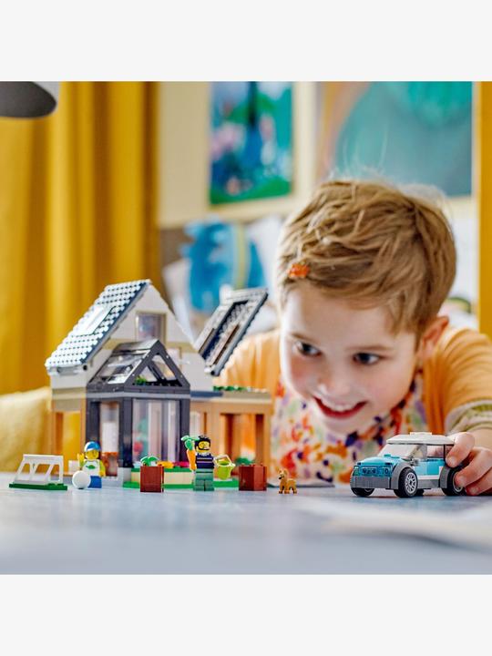 Image du produit LEGO Maison familiale avec voiture électrique (60398, LEGO City)