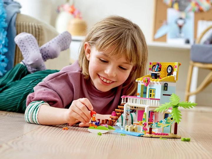 Actual product image LEGO Beach house with pedal boat (41428, LEGO Friends)