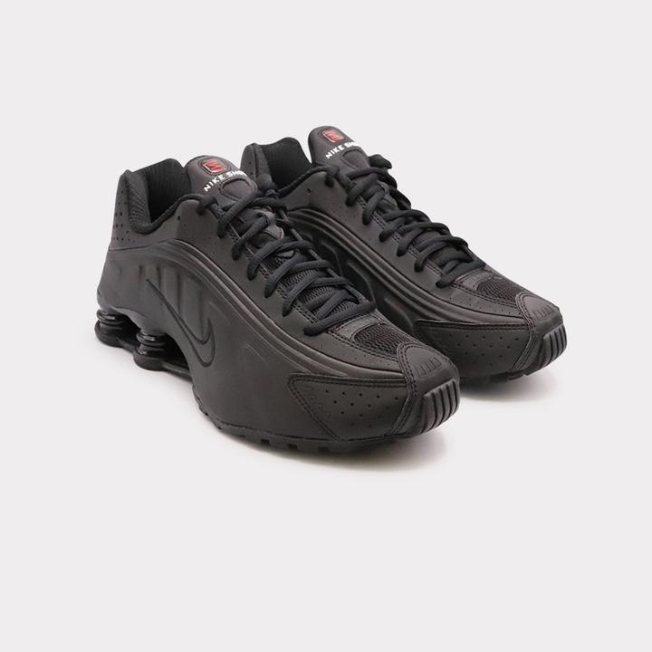 Black-Max Orange, Noir