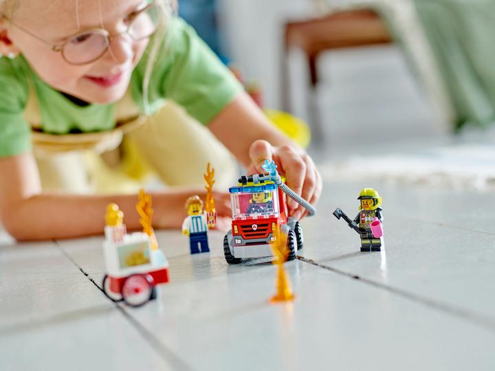 Actual product image LEGO Fire station and fire truck (60375, LEGO City)