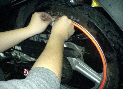 Produktbild Hermex SET- Felgenrandaufkleber Auto Motorrad Velo Aufkleber Felgenaufkleber Felgen Streifen Ring - Gelb
