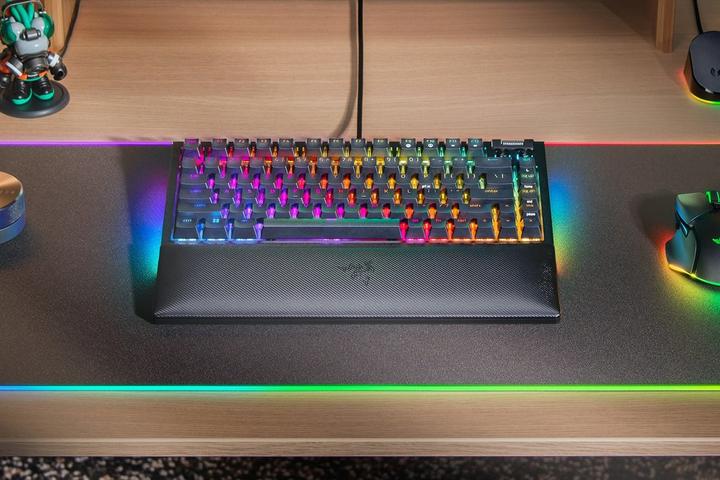 Actual product image Razer BlackWidow V4 (US, Cable)