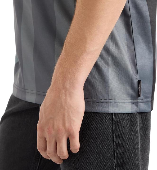 Actual product image Umbro Mens Mash-up Jersey (M)
