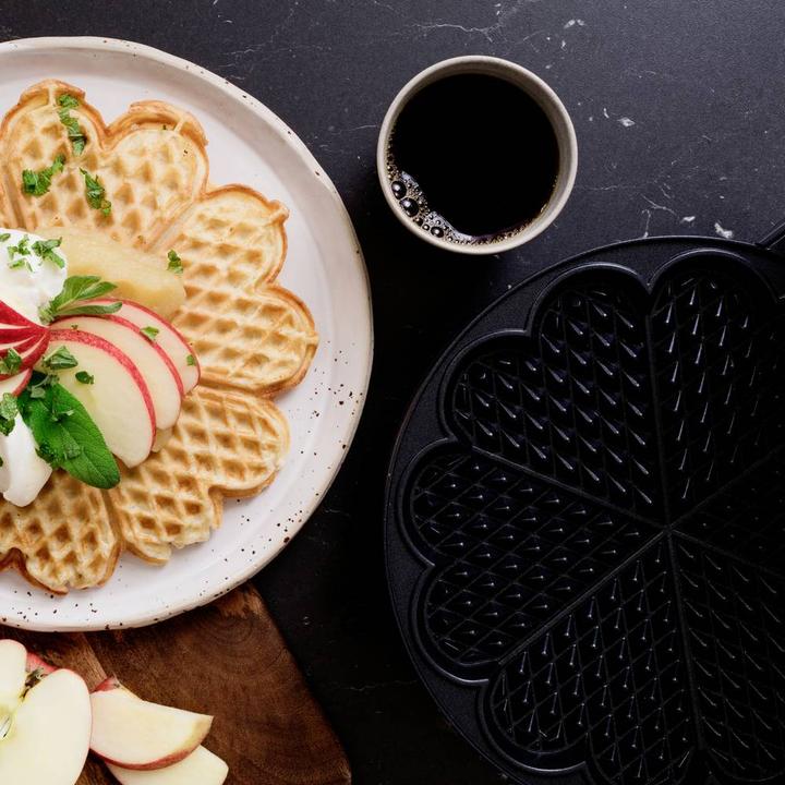 Actual product image Wilfa Waffle maker HEARTS 23, 23cm diameter, 1400 watts