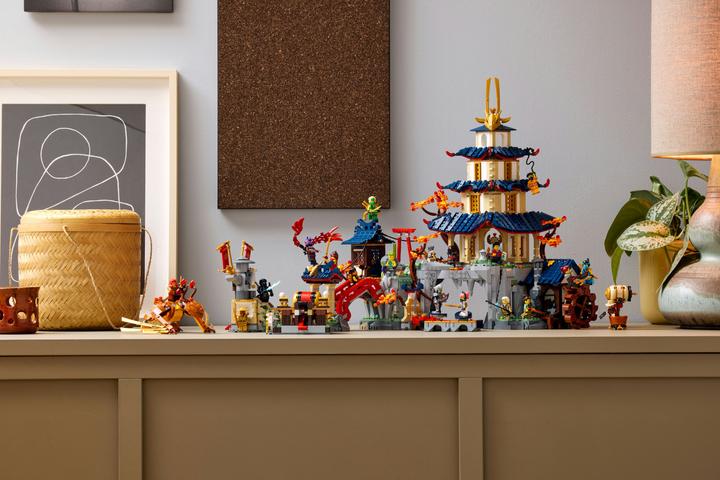 Actual product image LEGO Tournament temple city (71814, LEGO Ninjago, LEGO Rare Sets)