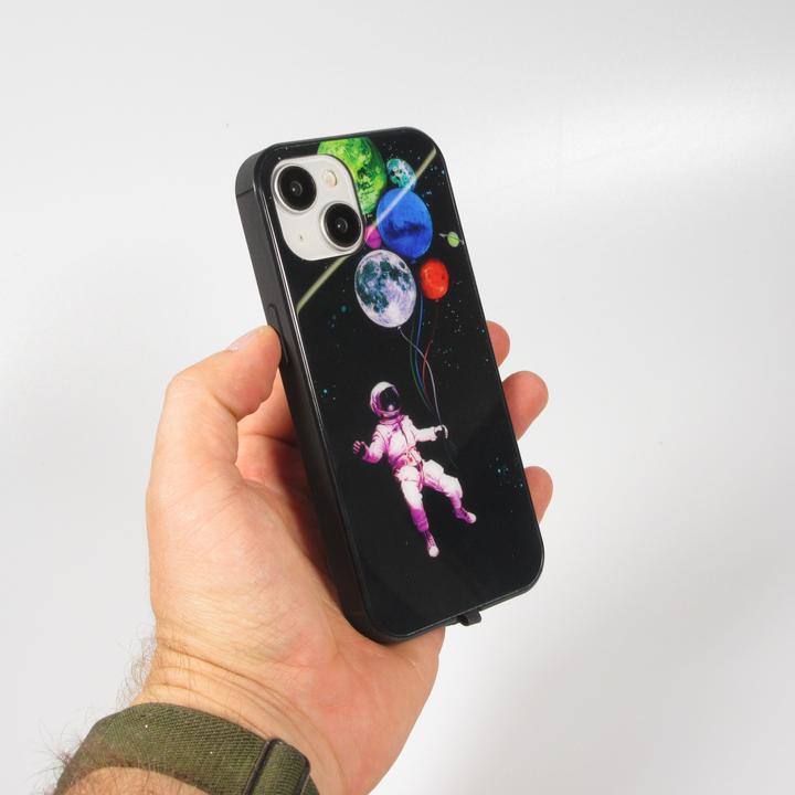 Actual product image PhoneLook Coque Silicone Glossy lumière LED intégrée avec port USB-C Floating Astronaut (Apple iPhone 15)