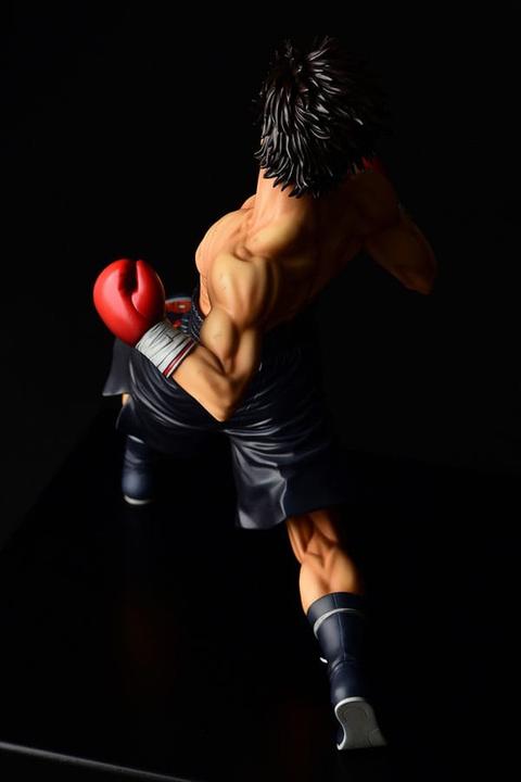 Actual product image Orca Hajime no Ippo statuette PVC 1/6 Takeshi Sendou Finish Blow Ver. Damage 29 cm