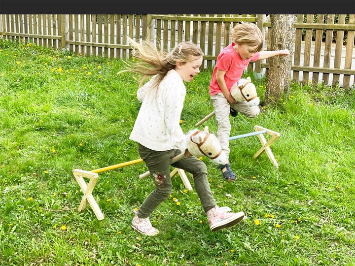 Produktbild small foot Cavaletti Hindernis-Set für Kinder (Deutsch, Italienisch, Französisch, Englisch, Spanisch)