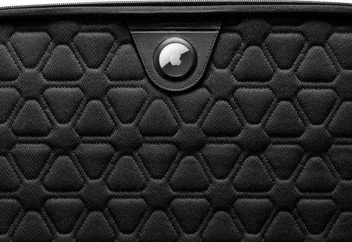 Actual product image Spigen Rugged Armor Pouch Pro (16", Universal)