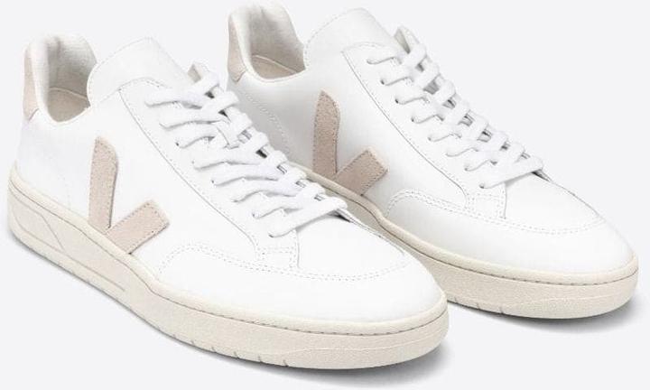 Actual product image Veja V-12 (42)