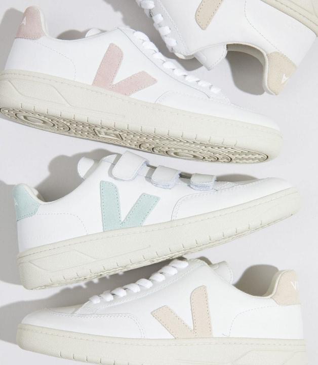 Actual product image Veja V-12 (42)