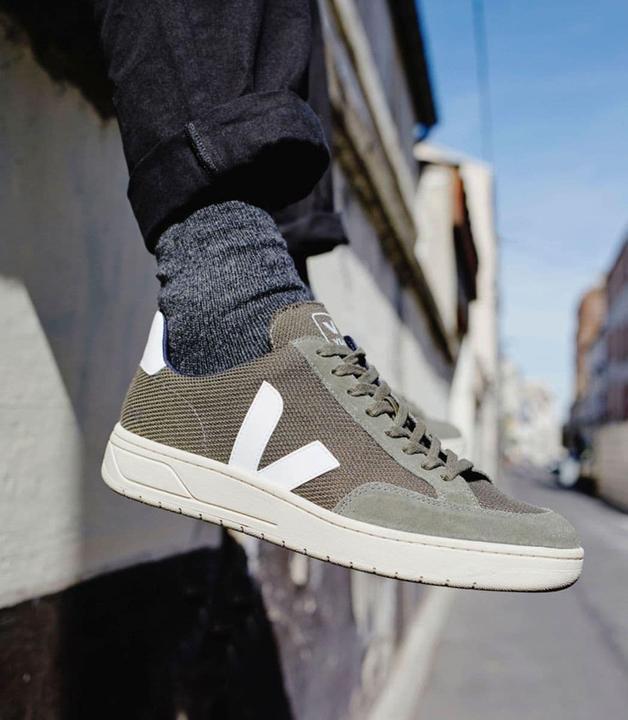Actual product image Veja V-12 (44)