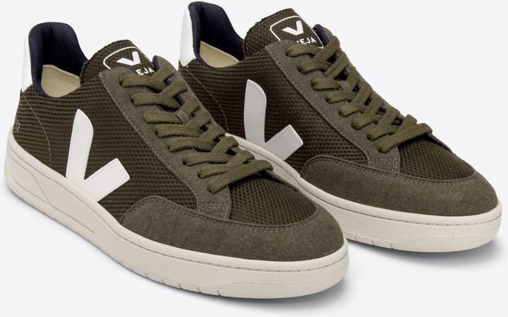 Actual product image Veja V-12 (44)
