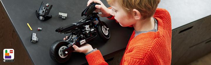 Actual product image LEGO The Batman - Batcycle (42155, LEGO Technic)