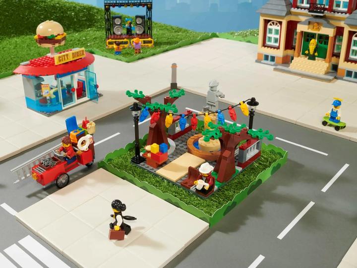 Image du produit LEGO Place de la ville (60271, LEGO City)