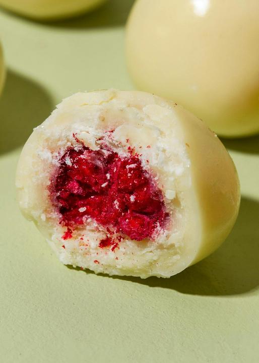 Actual product image KoRo Freeze-dried raspberries in white chocolate (1000 g)