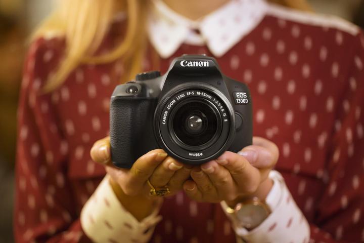 Produktbild Canon EOS 1300D IS Power-Kit (18 Mpx, APS-C / DX)