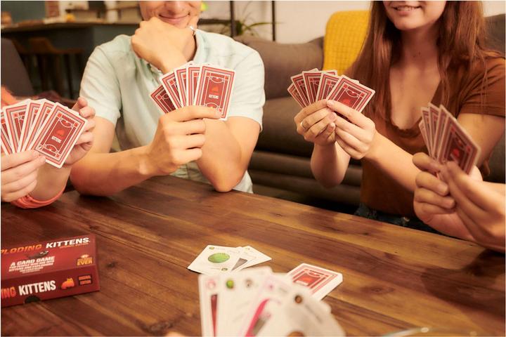 Actual product image Asmodée Exploding Kittens (Dutch)
